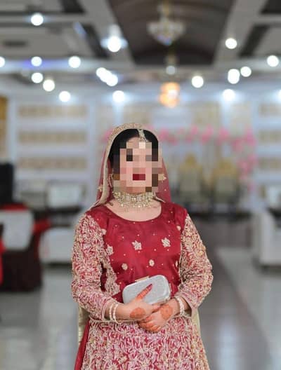 bridal lahnga like new only one time use market price 150k