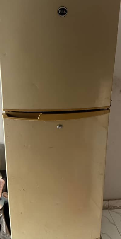 Pel refergirator medium size running condition urgent sale
