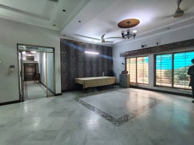 GULBERG ESTATE OFFERS 8 KANAL OLD HOUSE FOR SALR IN GULBERG III LAHORE