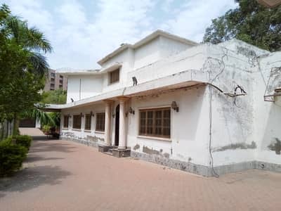 GULBERG ESTATE OFFER,8 KANAL OLD HOUSE FOR SALR IN GULBERG III LAHORE