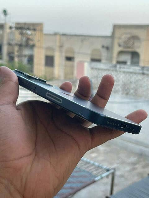 Apple iPhone 15 Pro 3