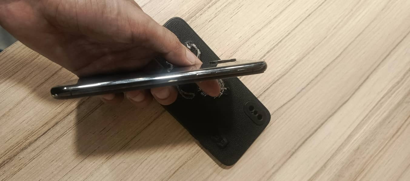 Apple iPhone X 5