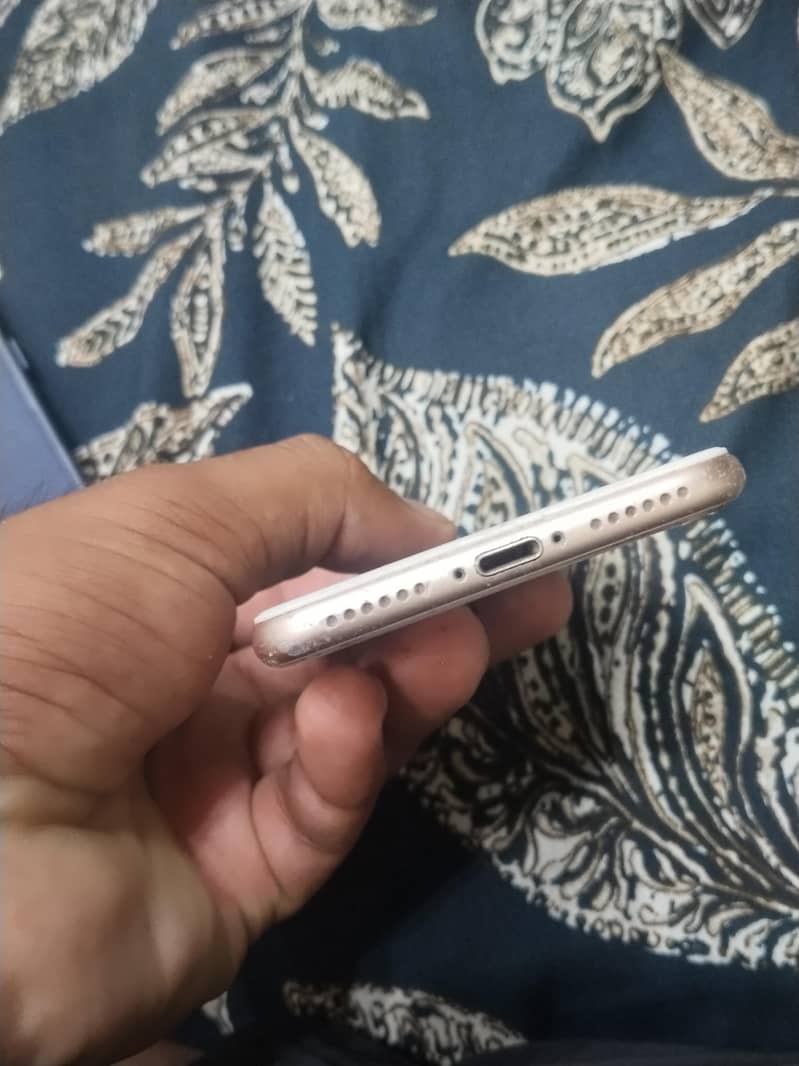 Apple iPhone 8 3