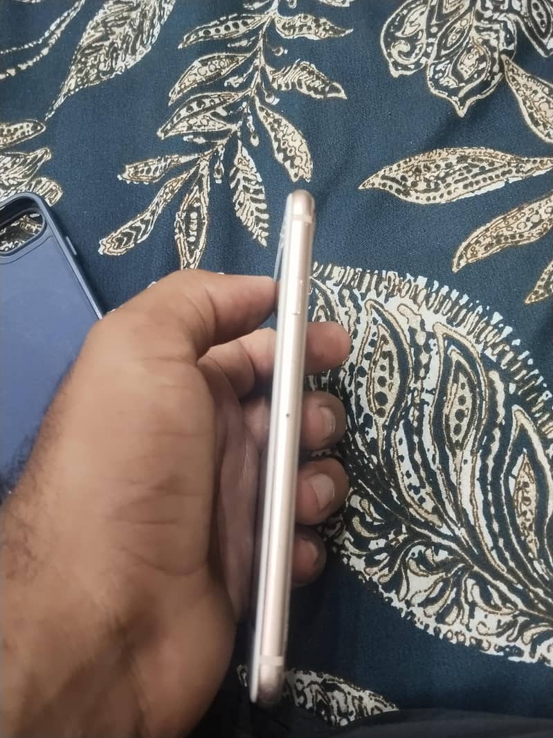 Apple iPhone 8 4