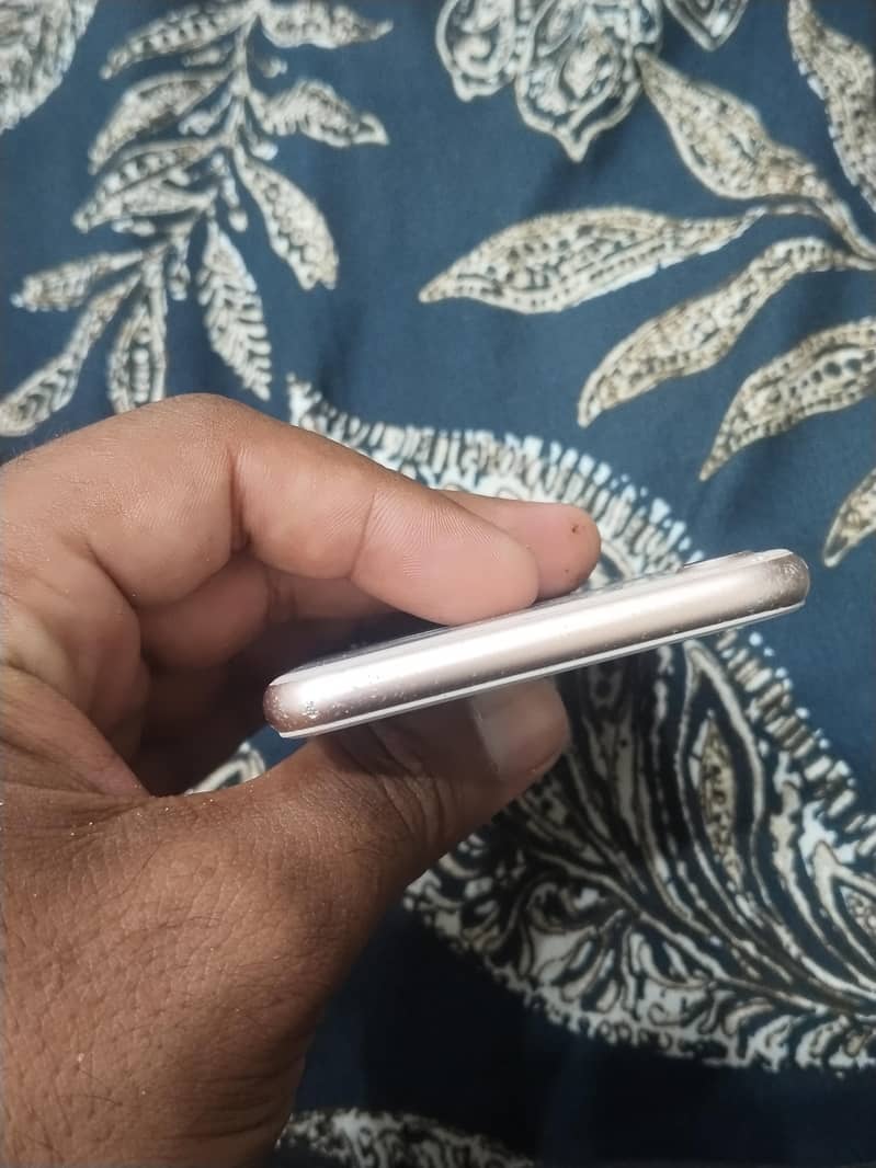 Apple iPhone 8 6