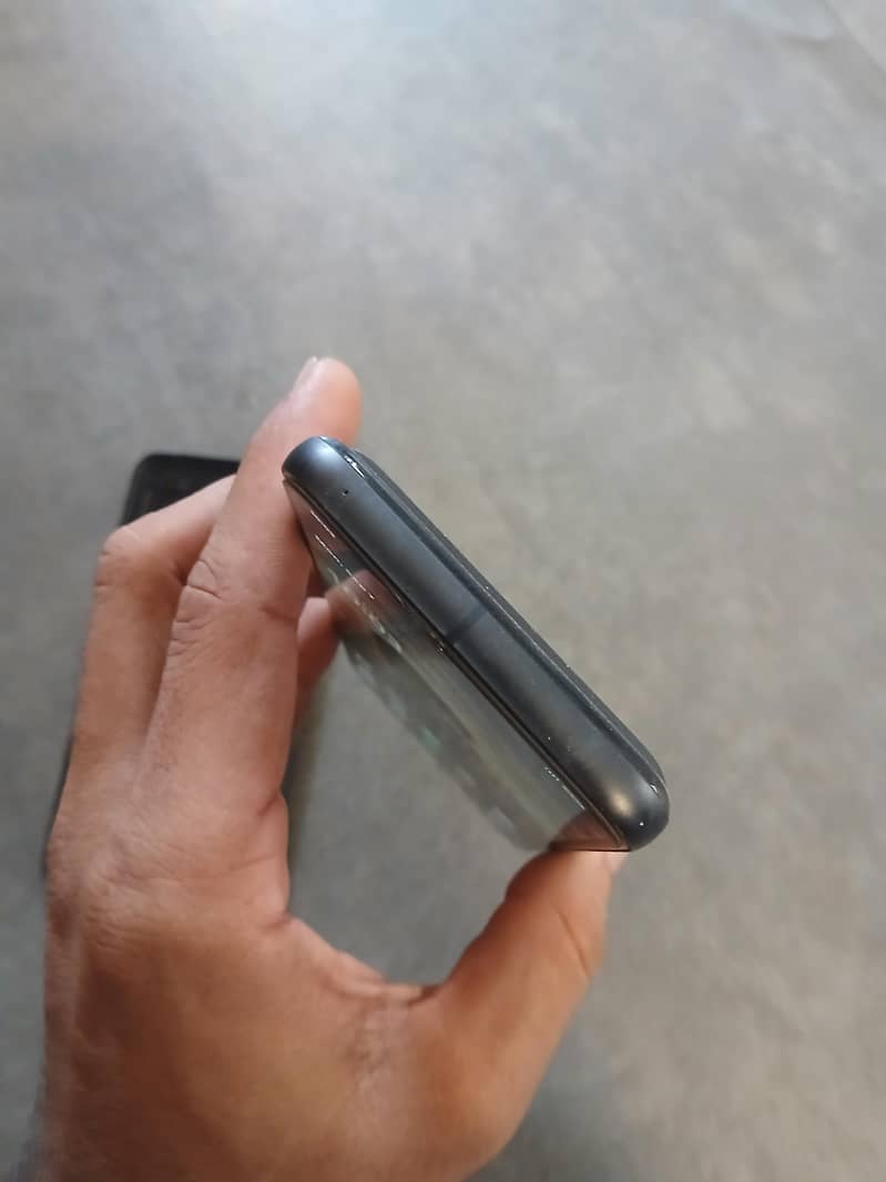 Google Pixel 8 4