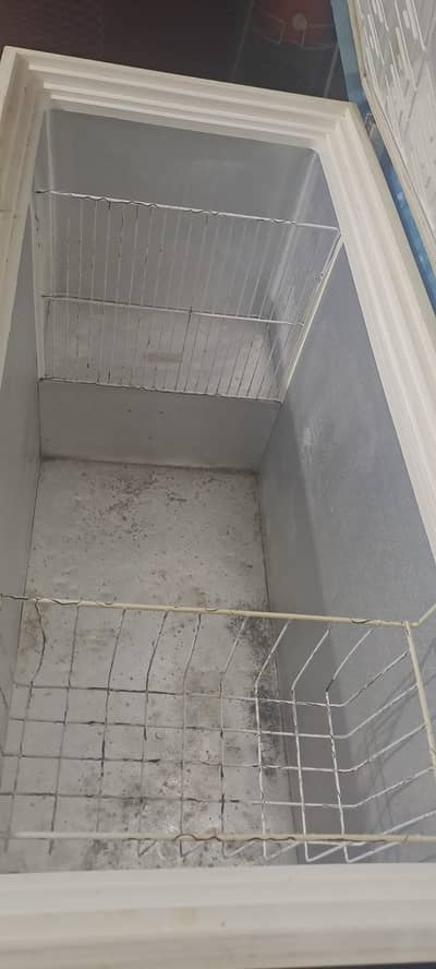 used in working condition waves full size deepfreezer