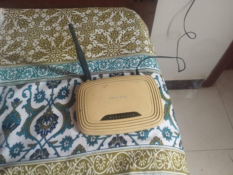 TP Link 150 Mbps Wireless Router 1