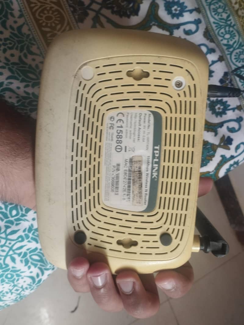 TP Link 150 Mbps Wireless Router 4