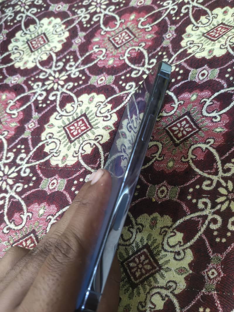 Apple iPhone 13 Pro Max 4