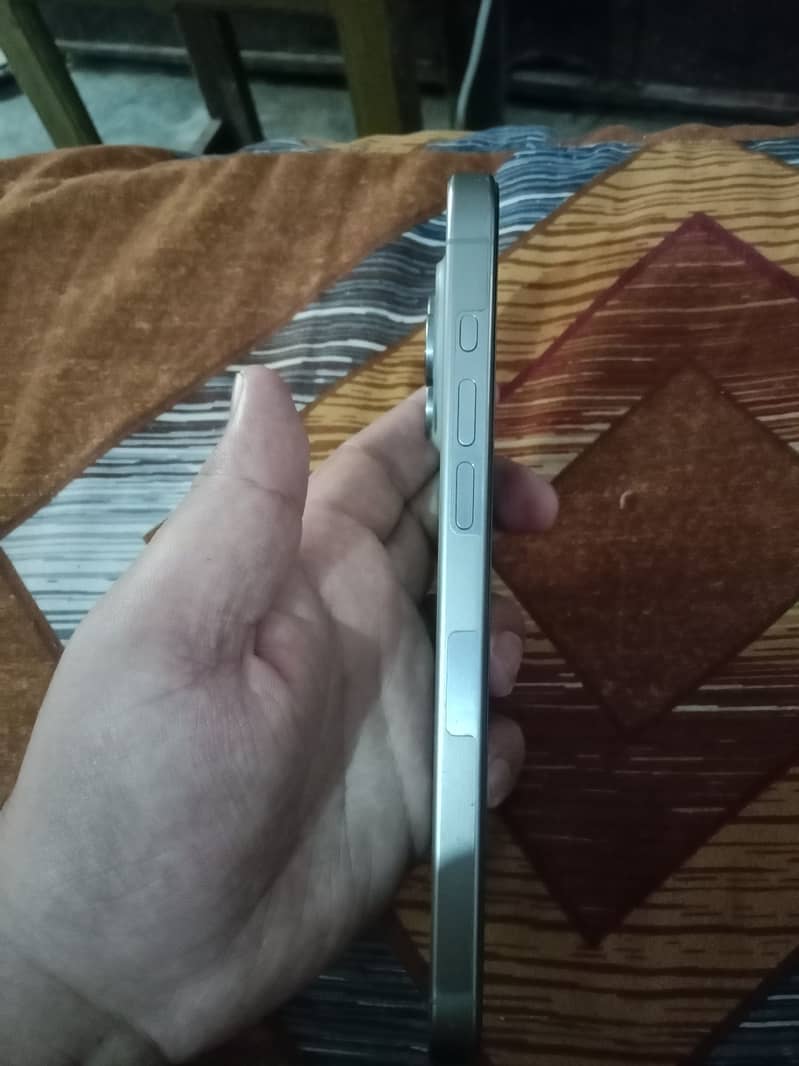 Apple iPhone 15 Pro Max 1