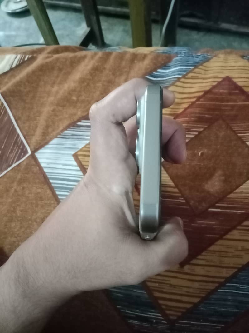 Apple iPhone 15 Pro Max 5