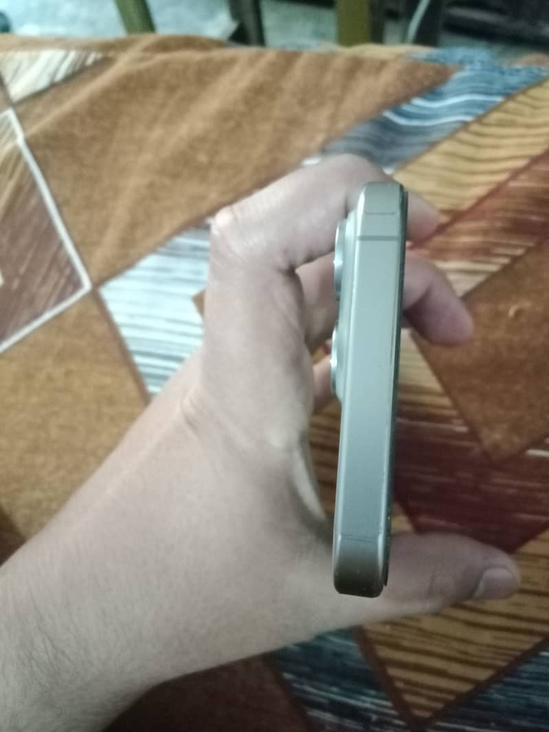 Apple iPhone 15 Pro Max 6
