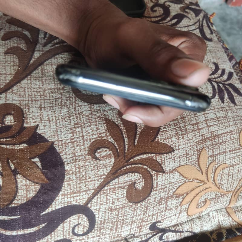 Apple iPhone 11 Pro Max 1