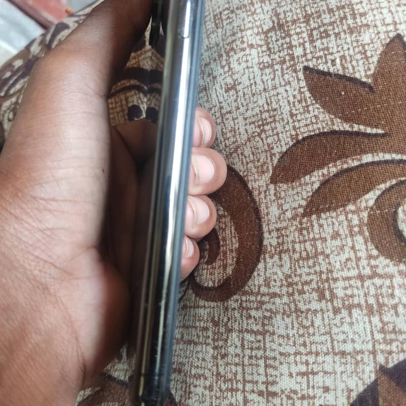 Apple iPhone 11 Pro Max 2