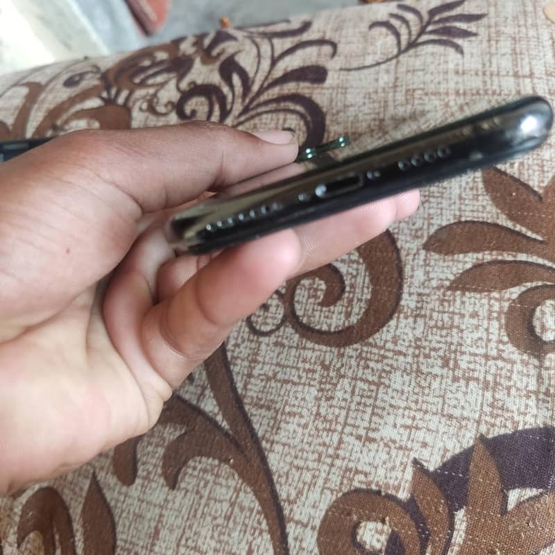 Apple iPhone 11 Pro Max 3