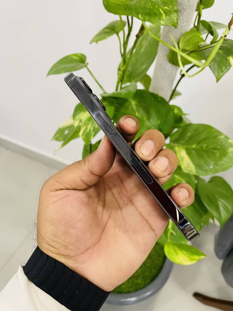 Apple iPhone 13 Pro 2