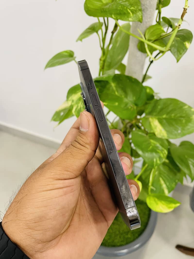 Apple iPhone 13 Pro 3