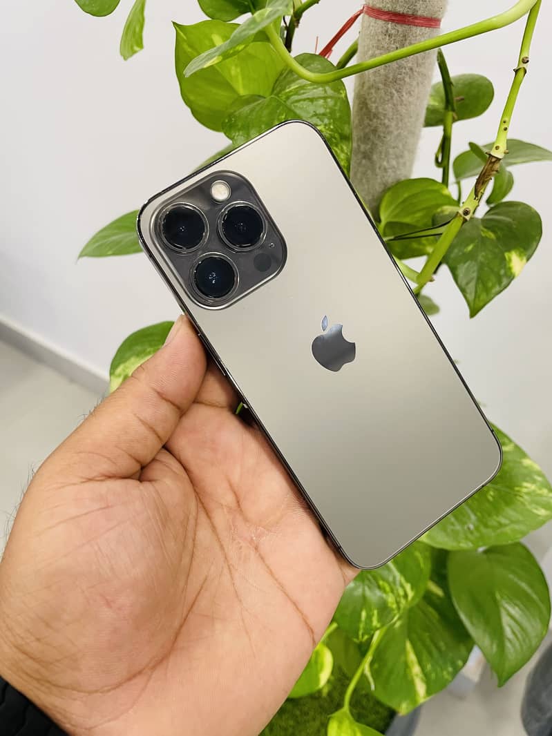 Apple iPhone 13 Pro 4