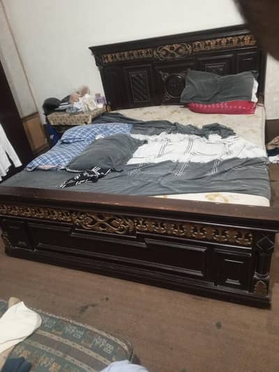 bed and dressing table