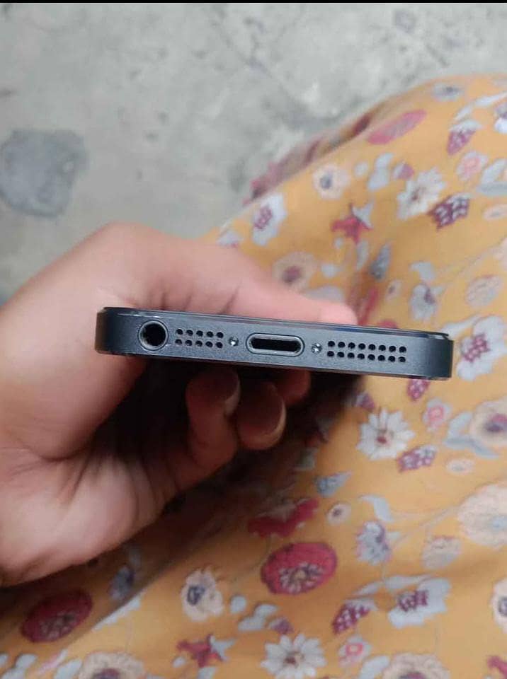 Apple iPhone 5s 4