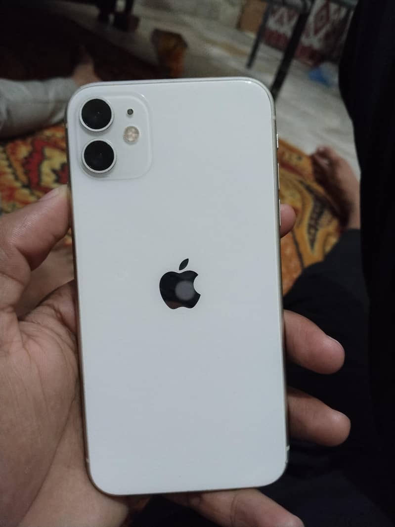 Apple iPhone 11 4
