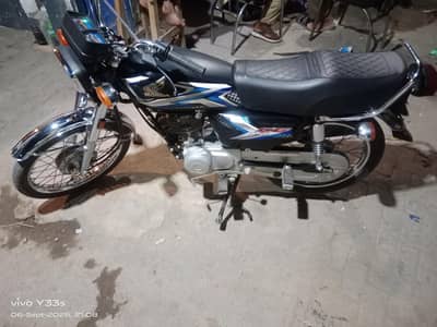 Honda 125 black