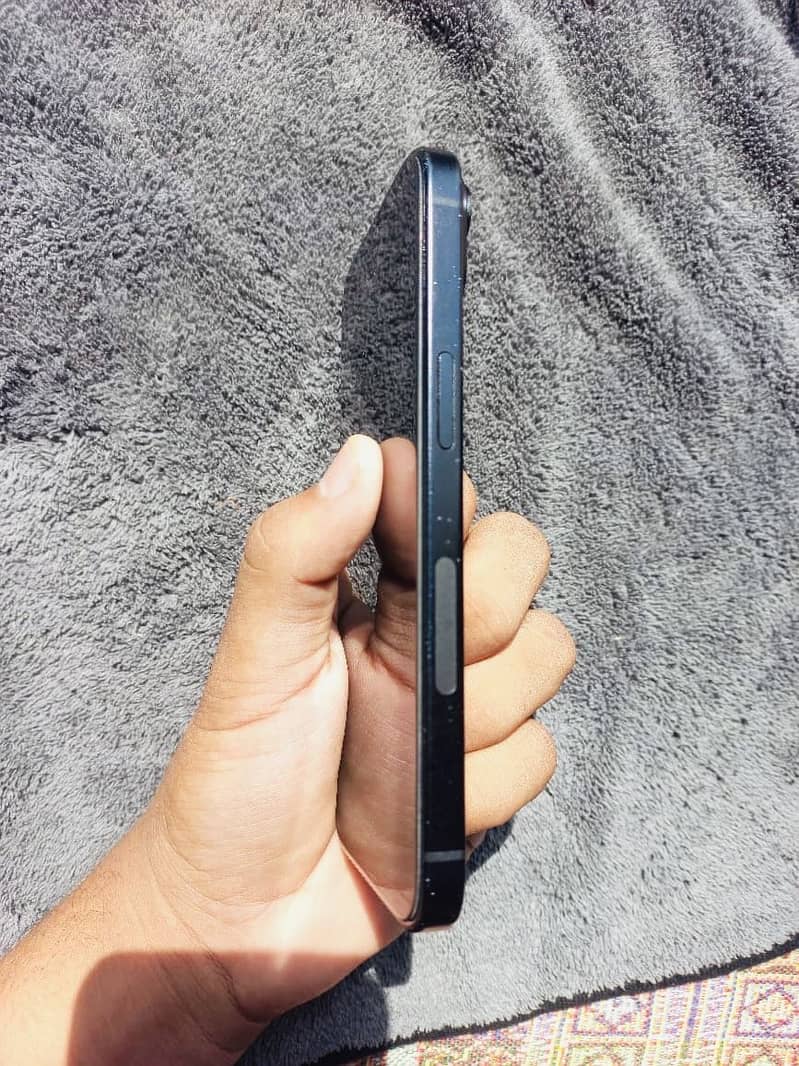 Apple iPhone 15 2
