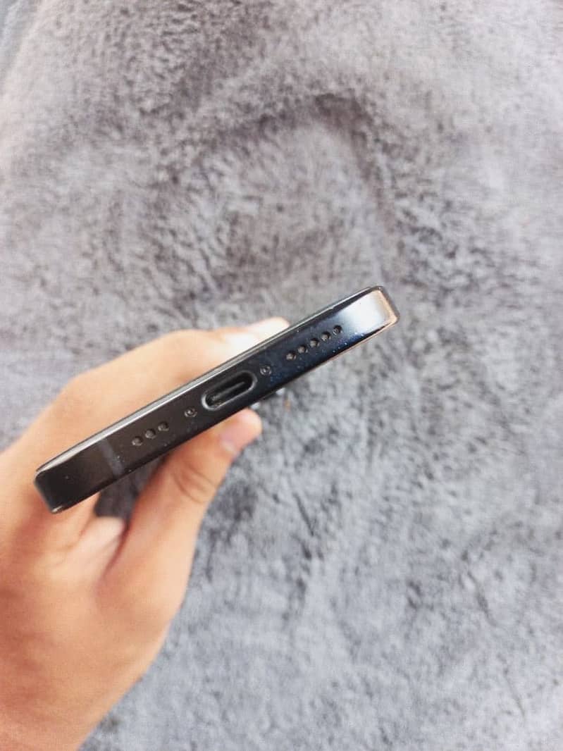 Apple iPhone 15 4
