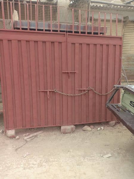 man gate iron 1