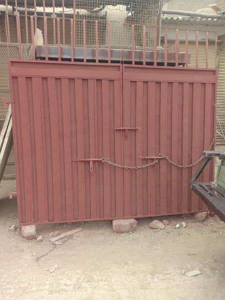 man gate iron 2