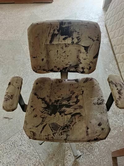 Computer Chair with Table