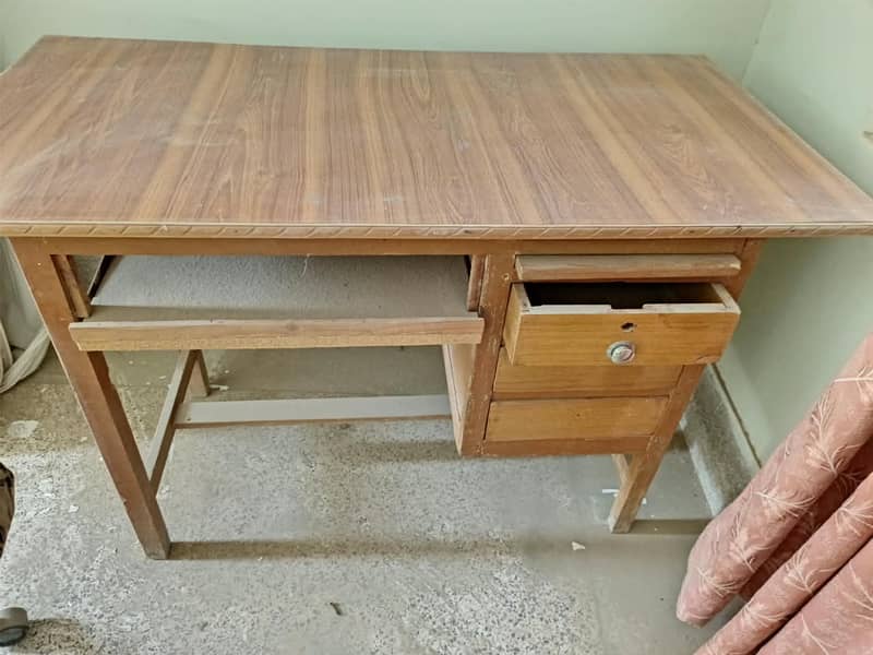 Computer Chair with Table 3