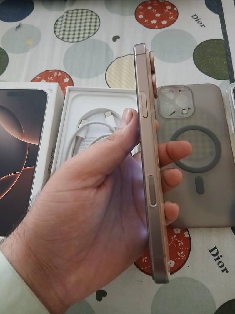 Apple iPhone 16 Pro Max 5