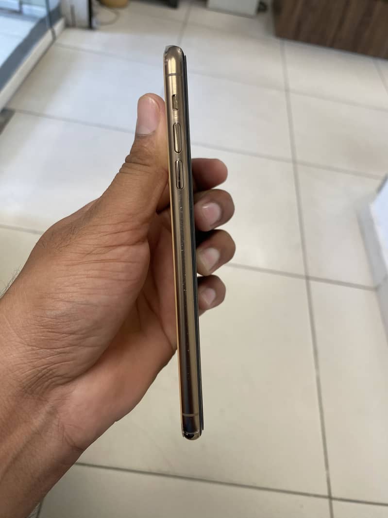 Apple iPhone 11 Pro Max 1