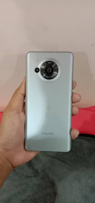 Sharp Aquos R5G