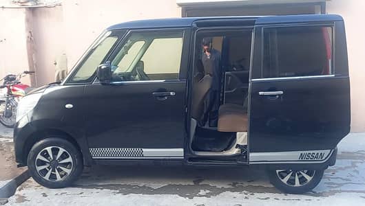 Nissan Roox 2012