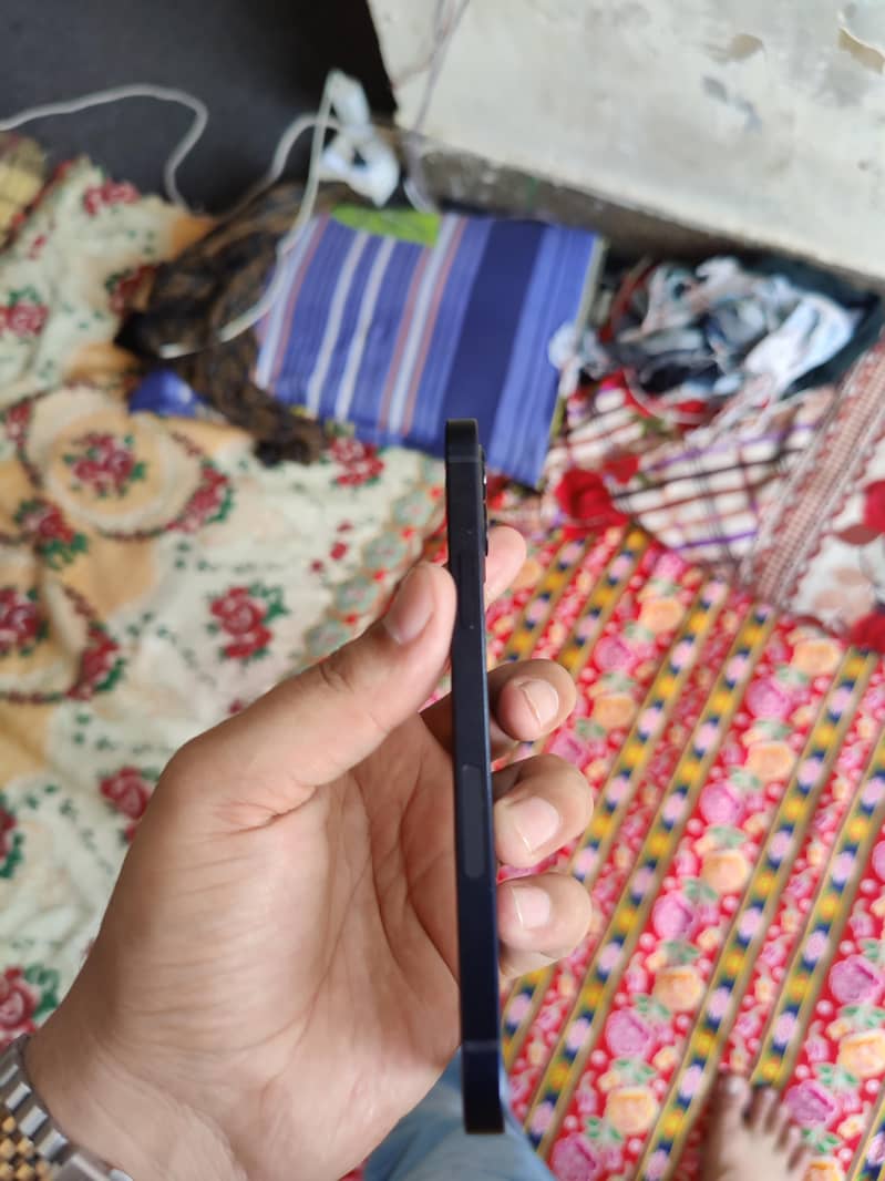 Apple iPhone 12 3