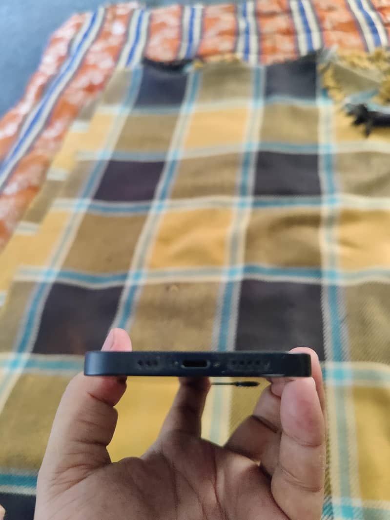 Apple iPhone 12 6