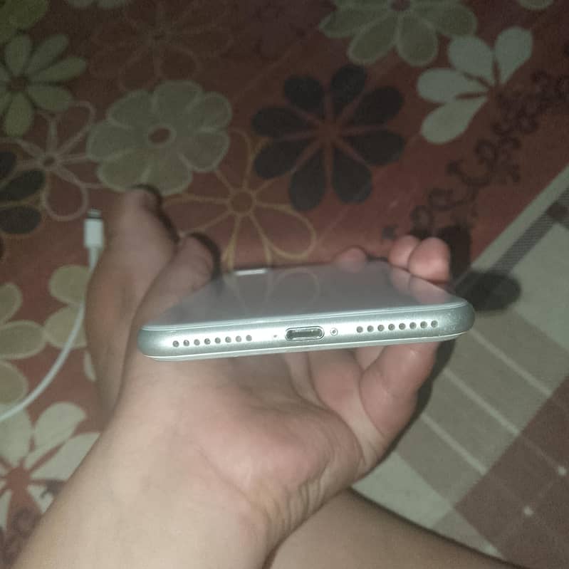 Apple iPhone 8 Plus 4