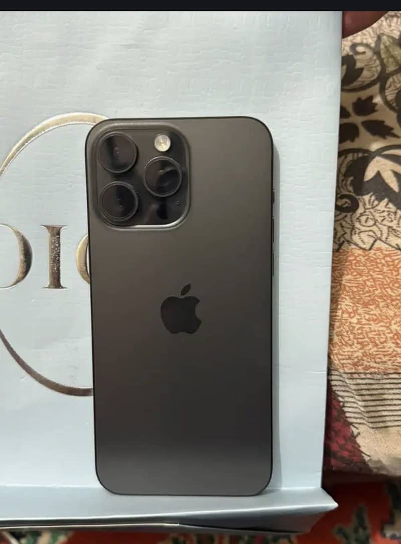 Apple iPhone 15 Pro Max 4