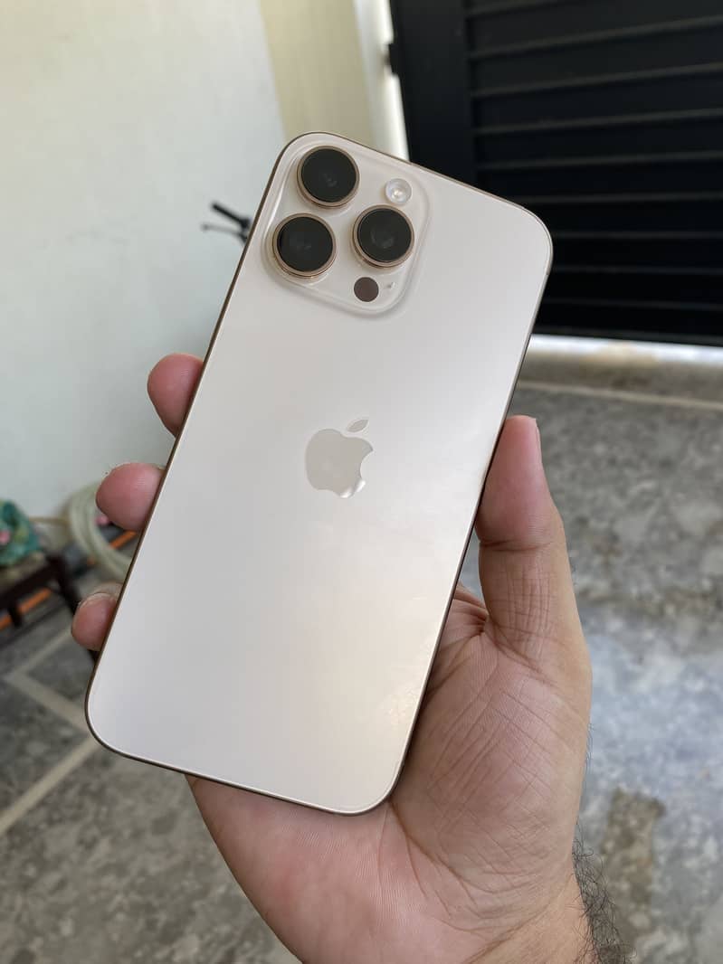 Apple iPhone 16 Pro Max 2