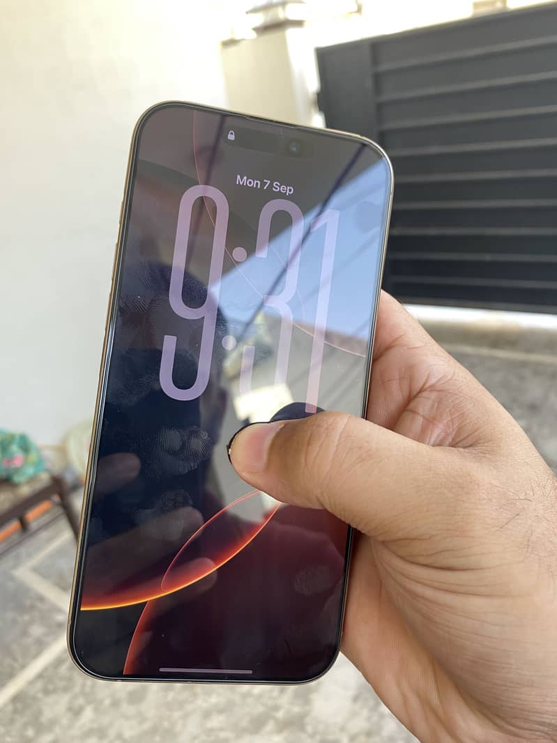 Apple iPhone 16 Pro Max 3