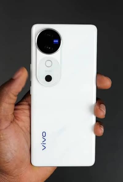 Vivo V40