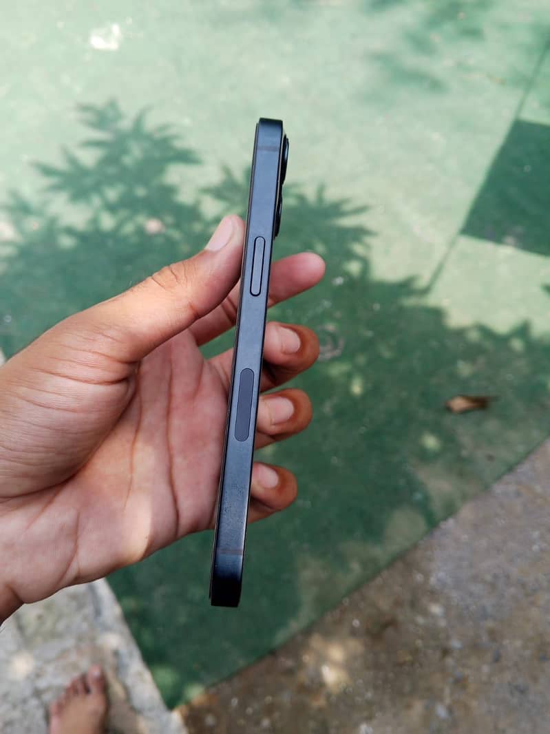 Apple iPhone 13 5