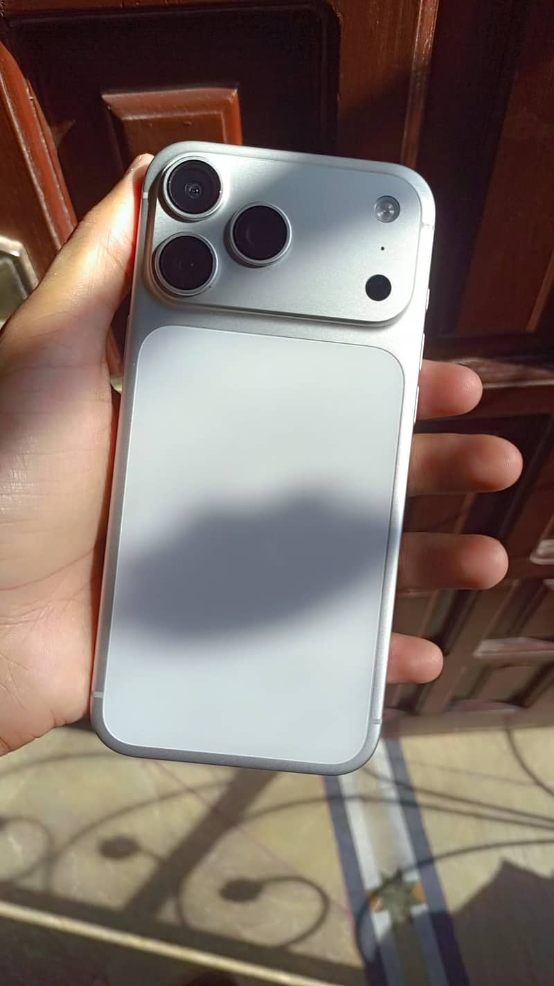 Apple iPhone 17 Pro Max 2