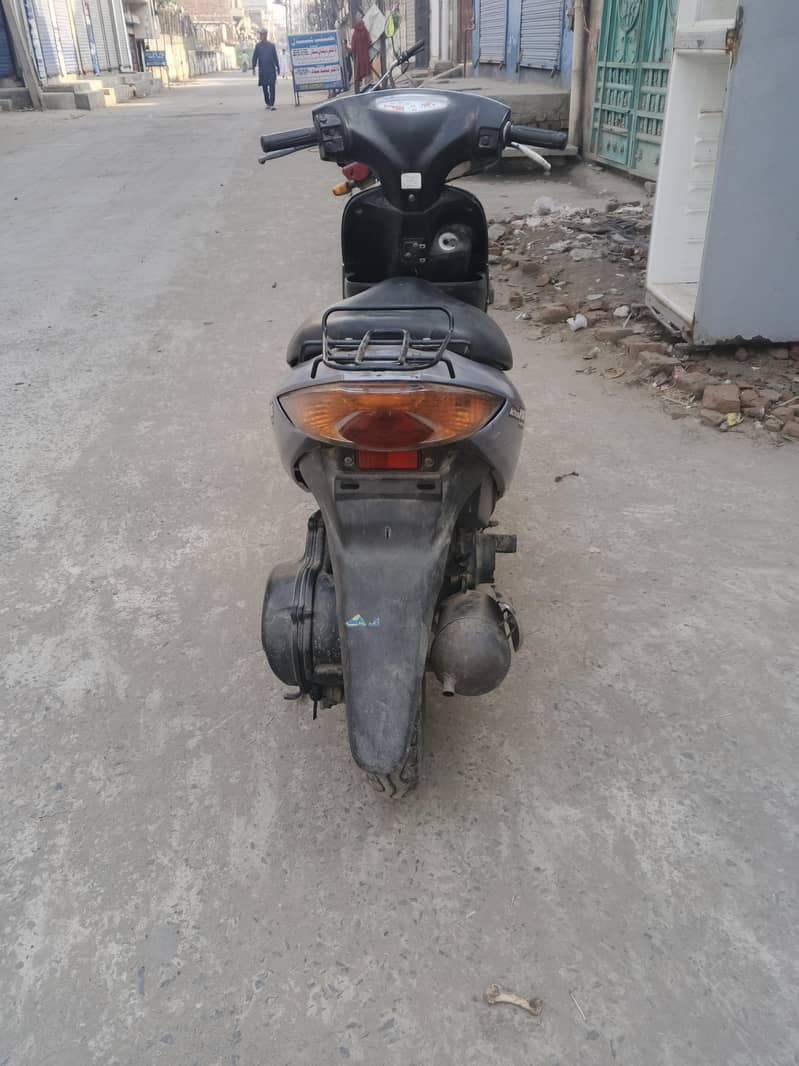 scooty 6