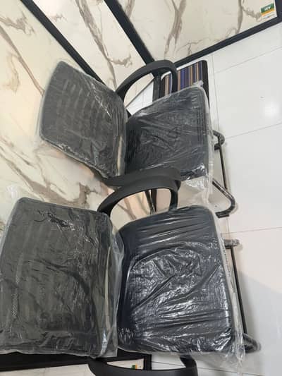 2 visitors chairs / Office chairs