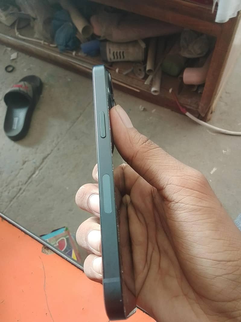 Apple iPhone 13 3