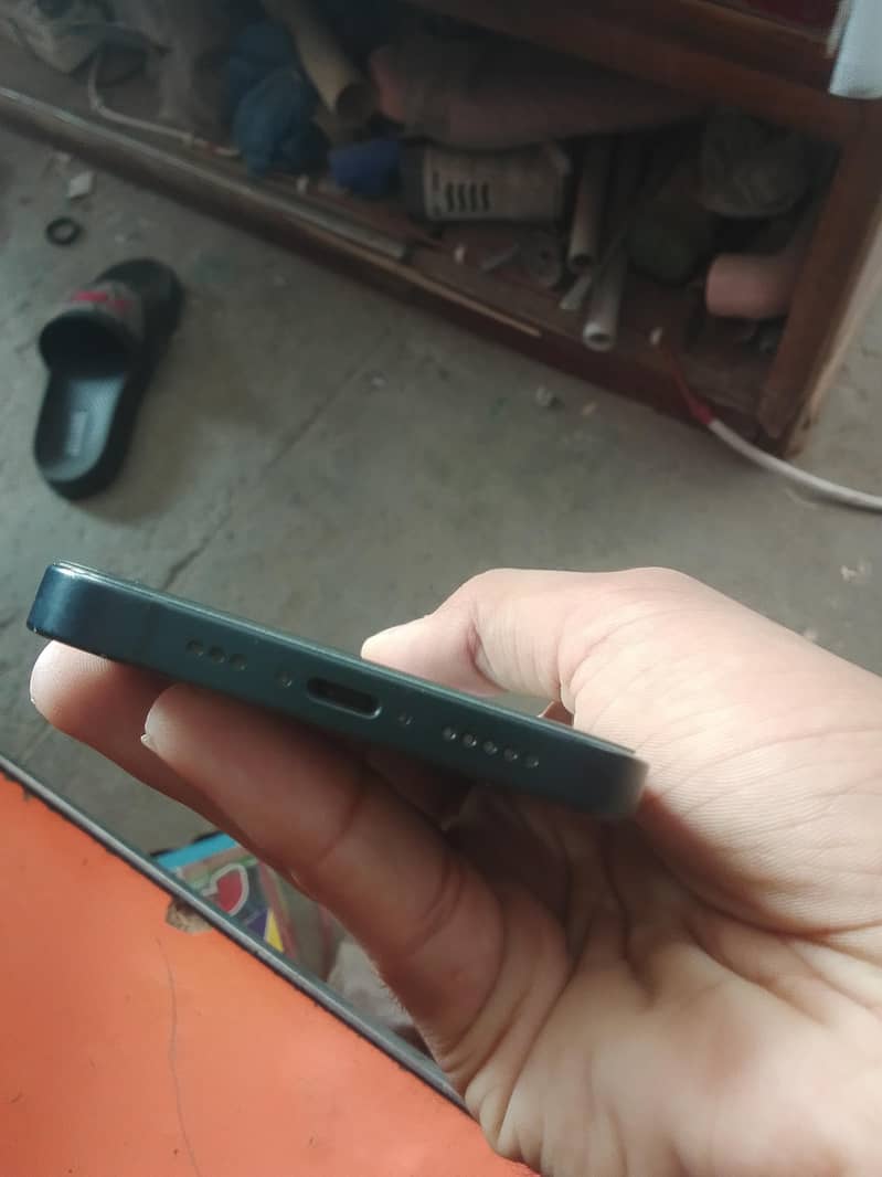 Apple iPhone 13 4